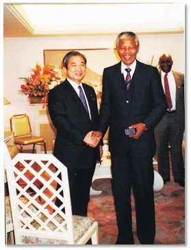南アフリカ　マンデラ初代大統領
